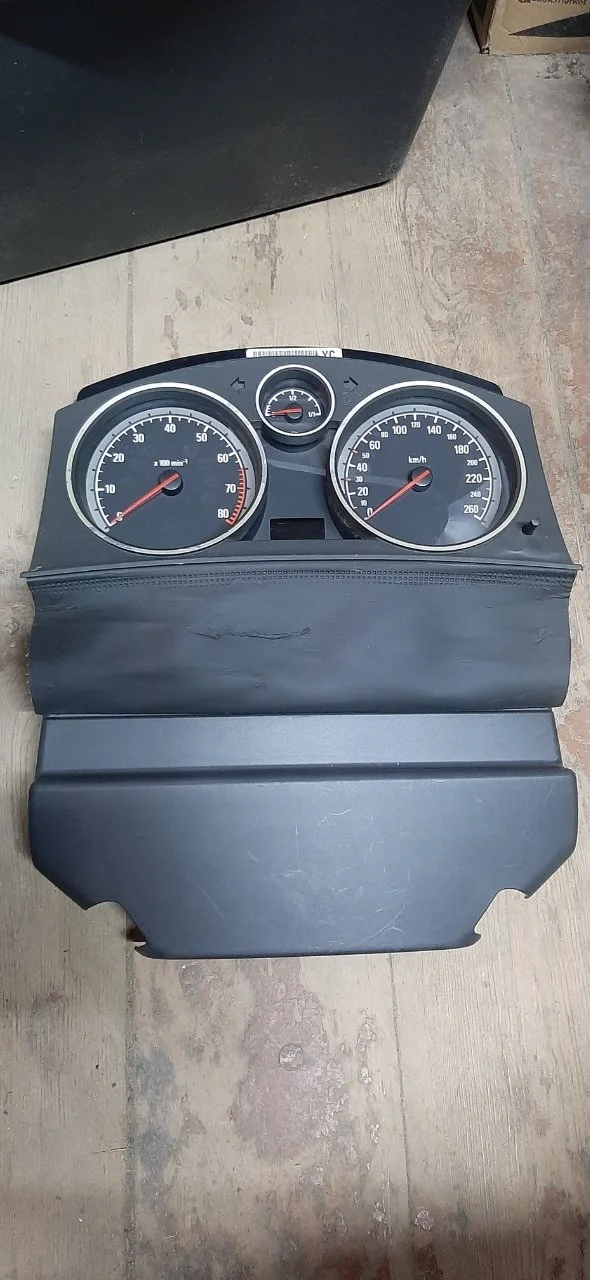 Щиток приборов Opel Astra H 13309002
