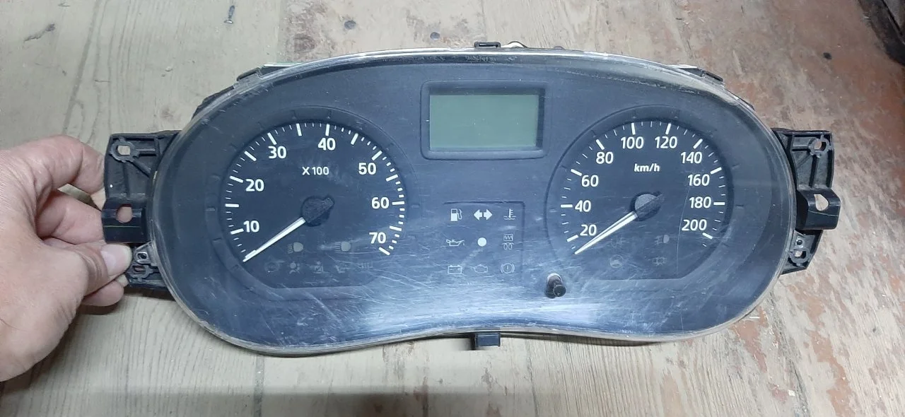 Щиток приборов Renault Logan 2007 8200377202