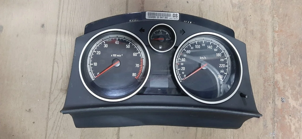 Щиток приборов Opel Astra H 2008 13243039