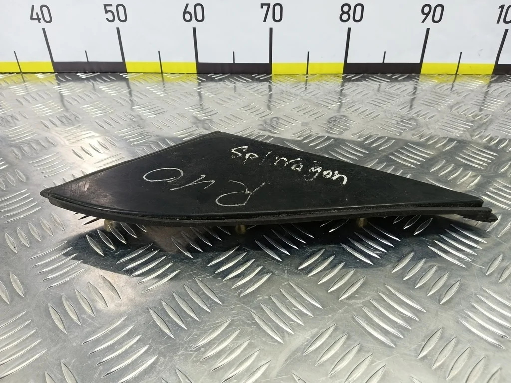 Накладка крыла переднего правая MITSUBISHI Space