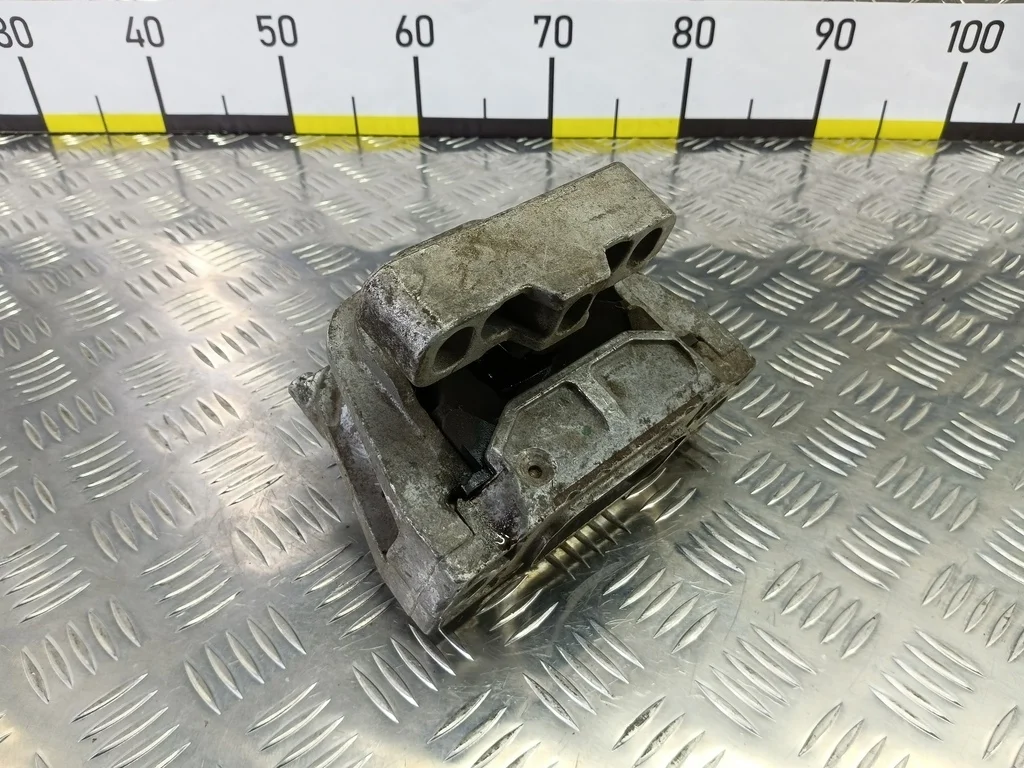 Подушка двигателя (Опора ДВС) SKODA OCTAVIA II (2