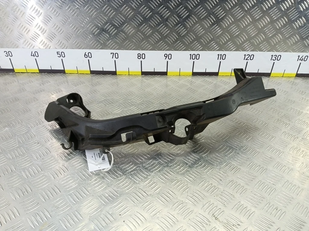 Кронштейн фары правой BMW