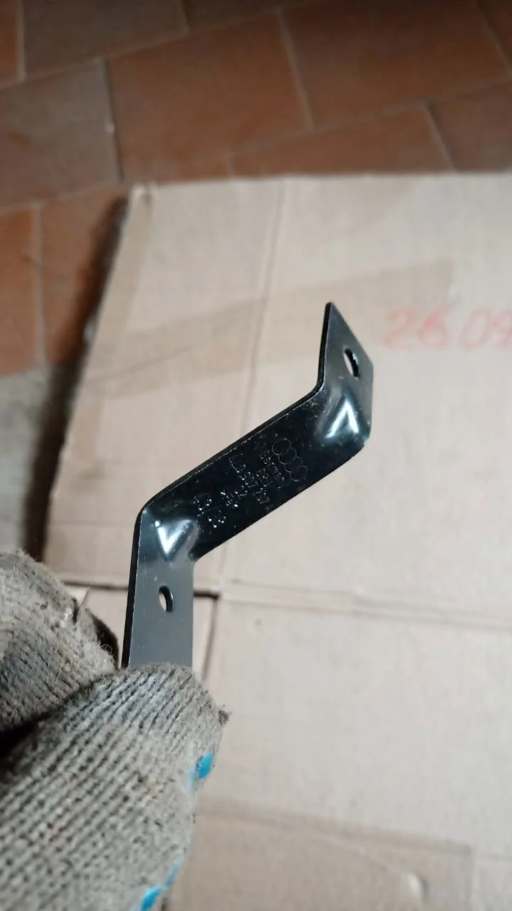 Кронштейн (сопут. товар) Audi Q7 4L рестайлинг (2009—2015)