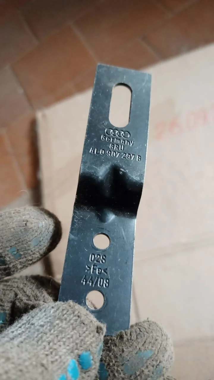 Кронштейн (сопут. товар) Audi Q7 4L рестайлинг (2009—2015)