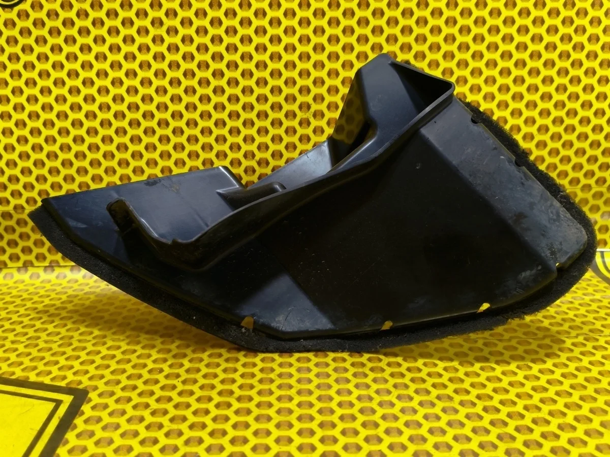 Дефлектор радиатора Nissan X-Trail 2012 628233UC1A T31 M9R, левый