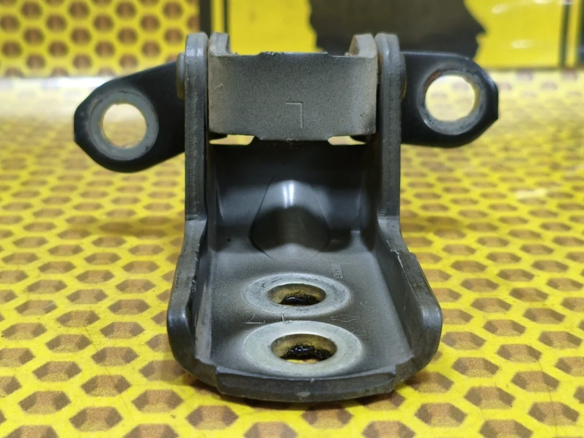 Петля двери передняя нижняя Nissan Murano 2011 824204P00A Z51 VQ35DE, правая