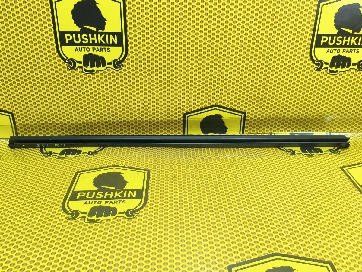 Бархотка внутренняя Nissan Murano 2011 808201AA0A Z51 VQ35DE, передняя правая