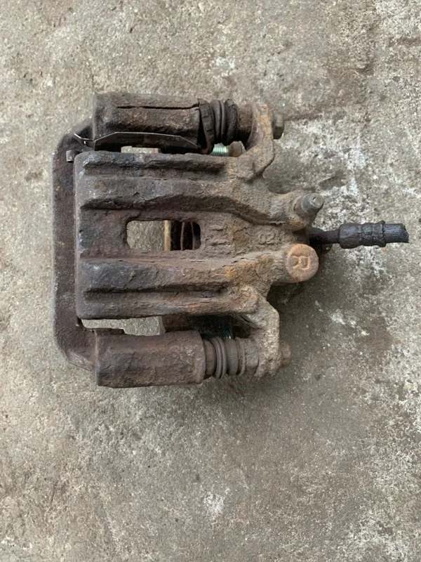 Суппорт передний правый Mitsubishi L200 (2006-2015) 2006 4605A202 ПИКАП 2.5 D 4D56