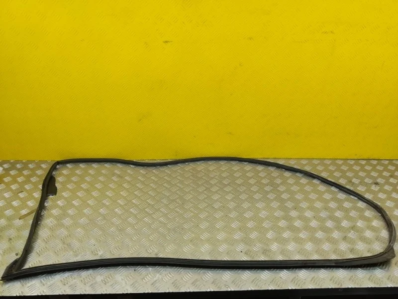 Уплотнитель двери передней левой Toyota Land Cruiser Prado 150 (2009-2023) 2013 6786260170 ВНЕДОРОЖНИК 3.0 D 1KDFTV