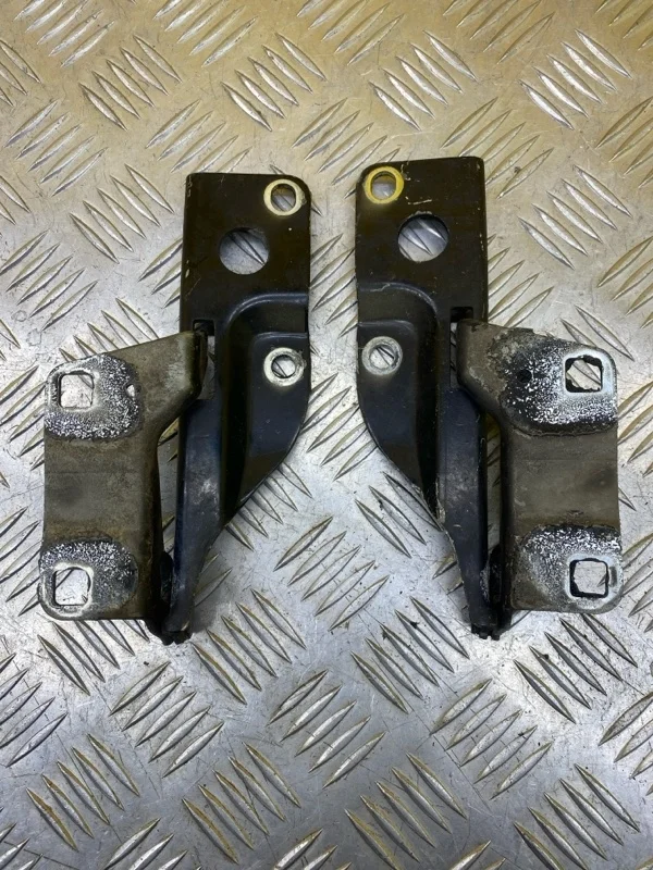 Петля капота Nissan Pathfinder (R51M) 2004-2013 2007 654004M400 ВНЕДОРОЖНИК 2.5 D YD25DDTI