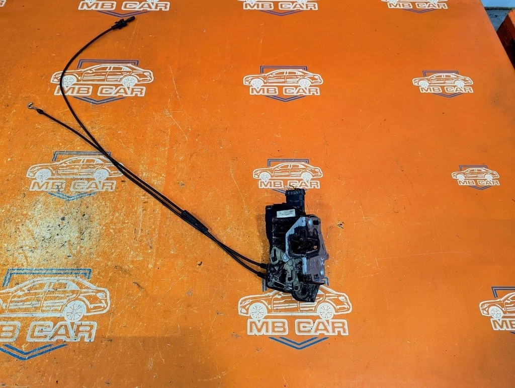 Замок двери задней левой Mercedes-Benz