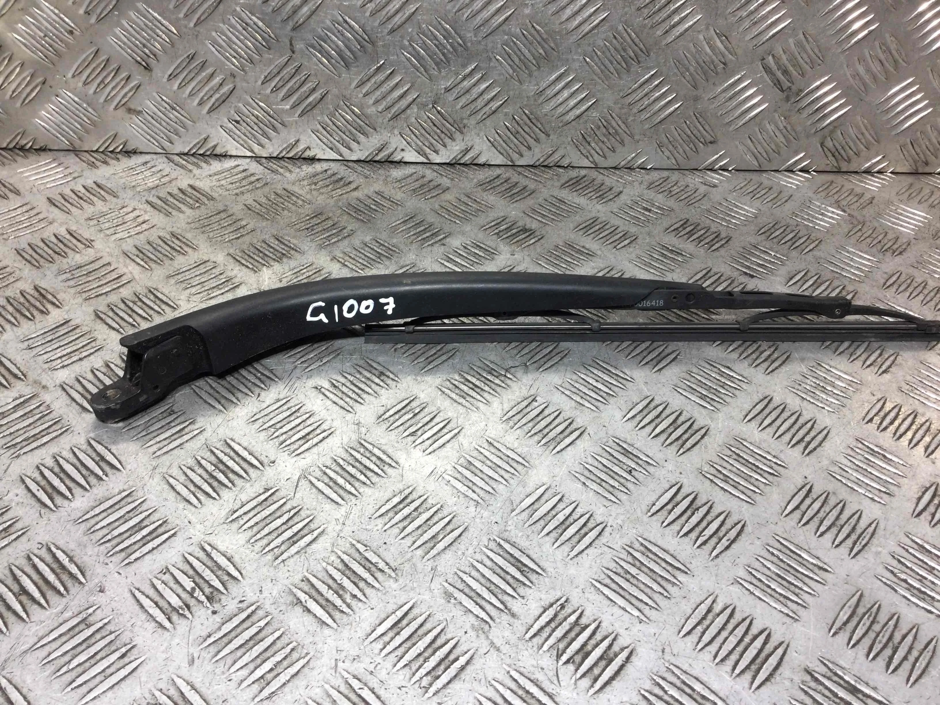 Щеткодержатель задний Mitsubishi Colt 6 поколение 2002 - 2008 бензин 1.3 i Механика Х/б