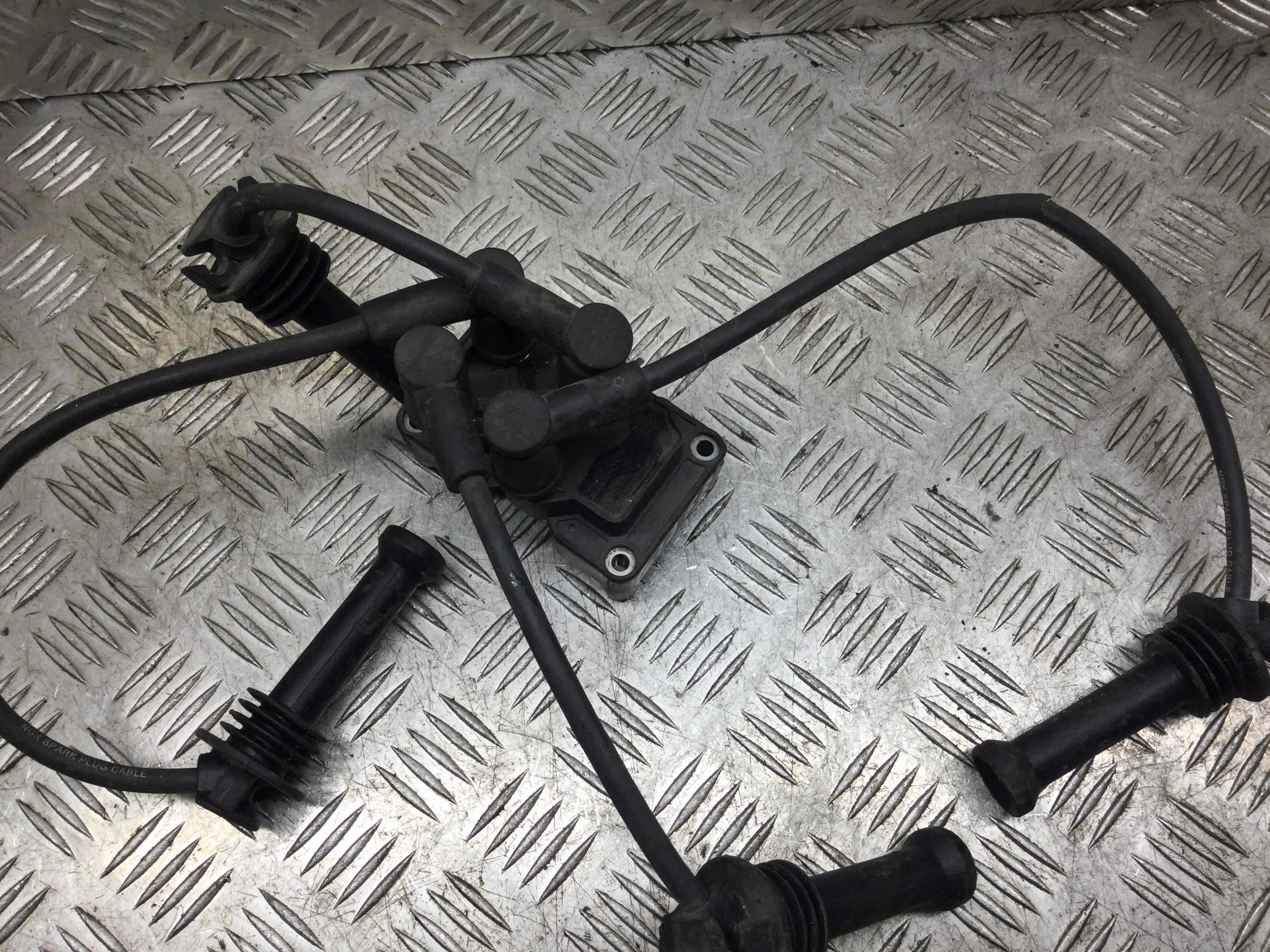 Катушка зажигания Ford Focus 1 поколение [рестайлинг] (2001-2005) бензин 1.6 i Механика Х/б