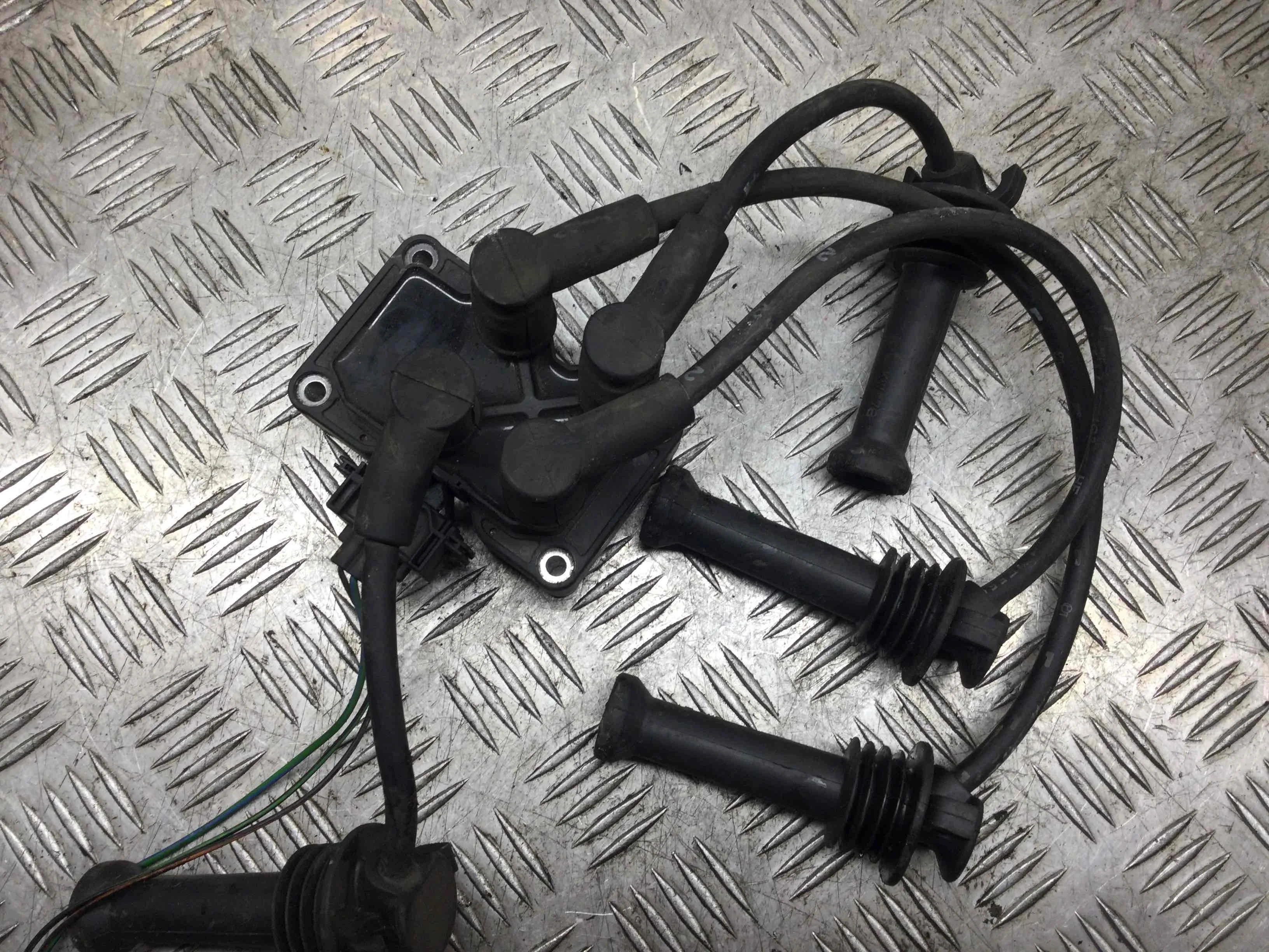 Катушка зажигания Ford Focus 1 поколение [рестайлинг] (2001-2005) бензин 1.6 i Механика Универсал