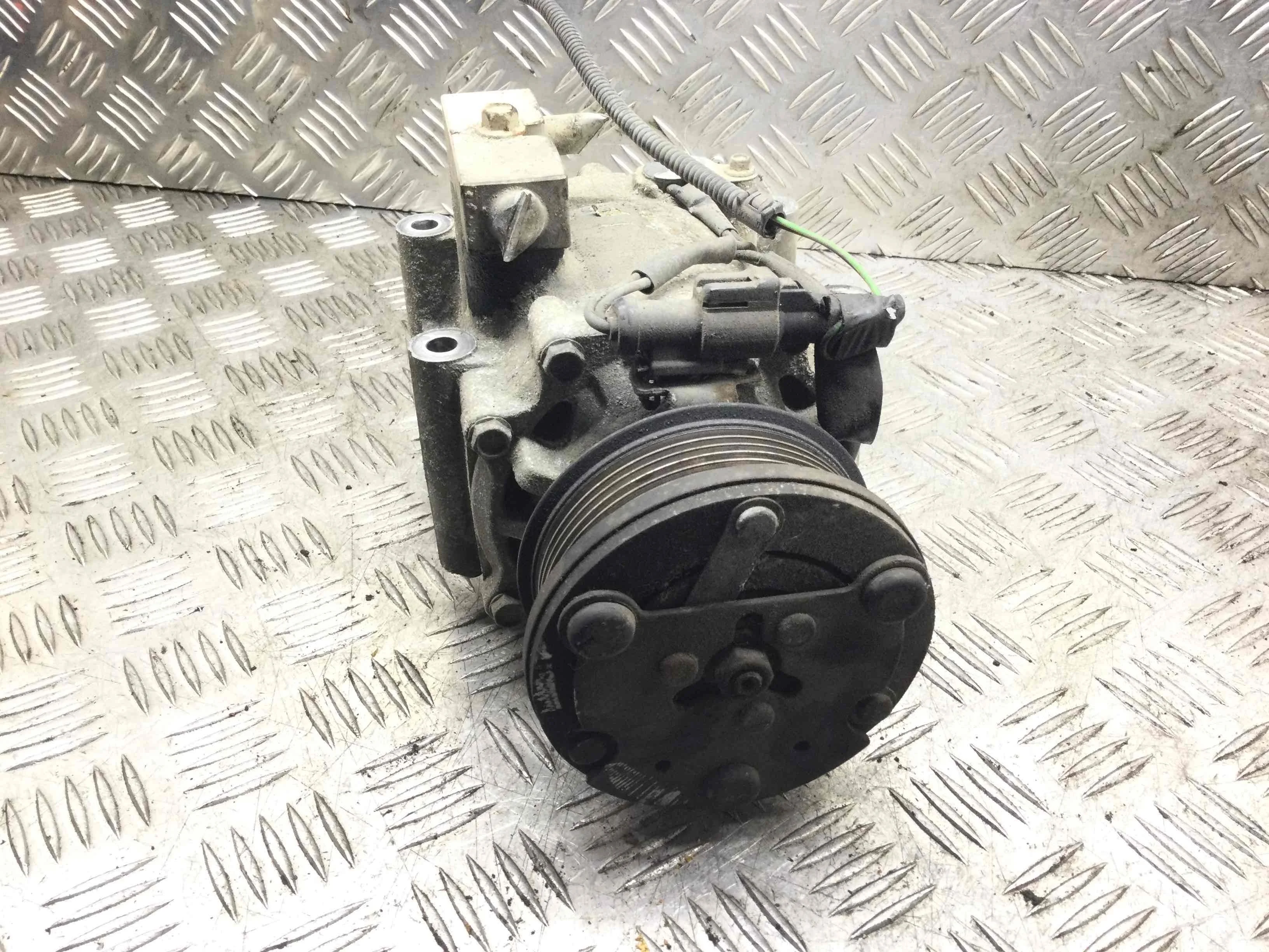 Компрессор кондиционера Ford Focus 1 поколение [рестайлинг] (2001-2005) бензин 1.6 i Механика Х/б