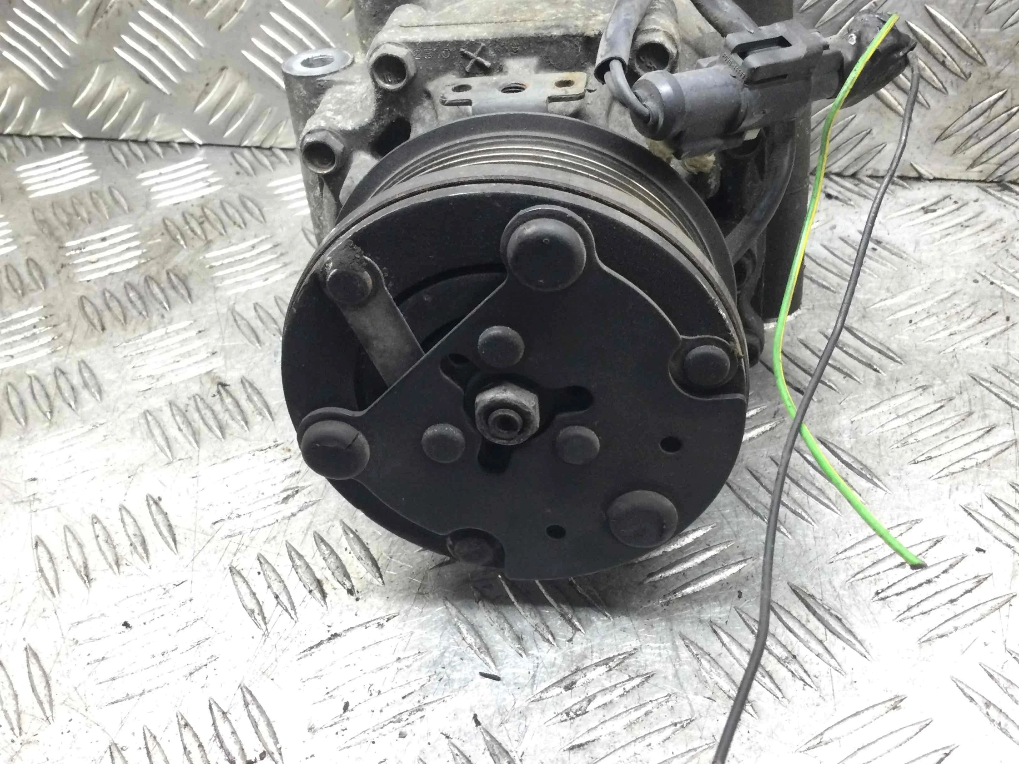 Компрессор кондиционера Ford Focus 1 поколение [рестайлинг] (2001-2005) бензин 1.6 i Механика Х/б