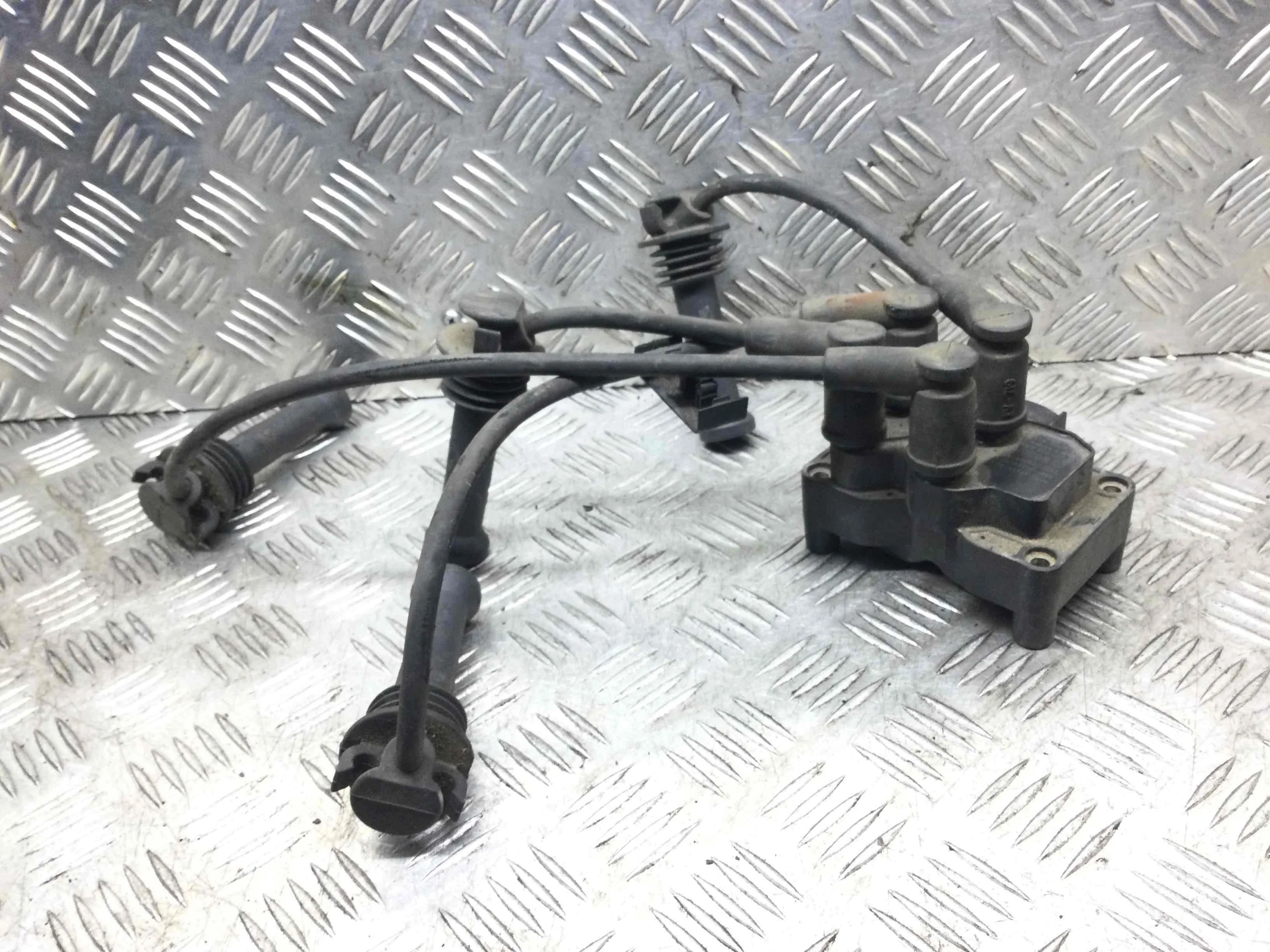 Катушка зажигания Ford Focus 1 поколение [рестайлинг] (2001-2005) бензин 1.6 i Механика Универсал