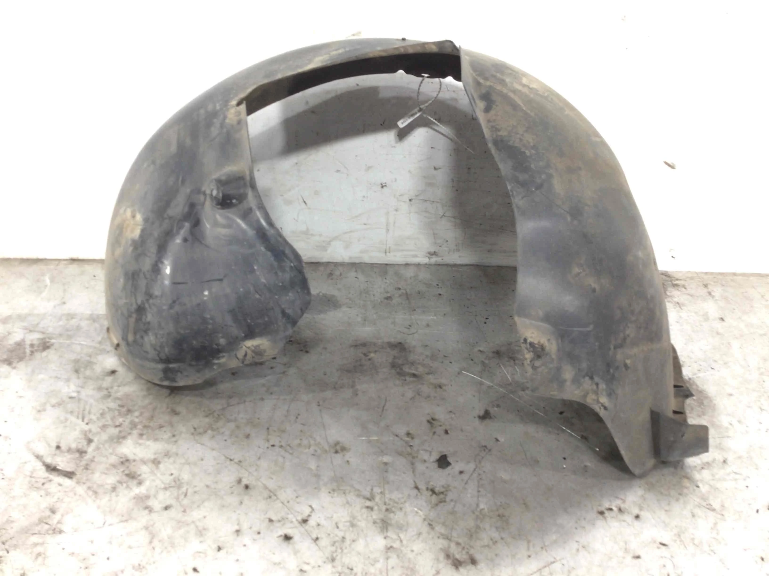 Защита арок передняя правая (подкрылок) Volkswagen Passat B6 (2005-2010) дизель 2.0 TDI Механика Универсал