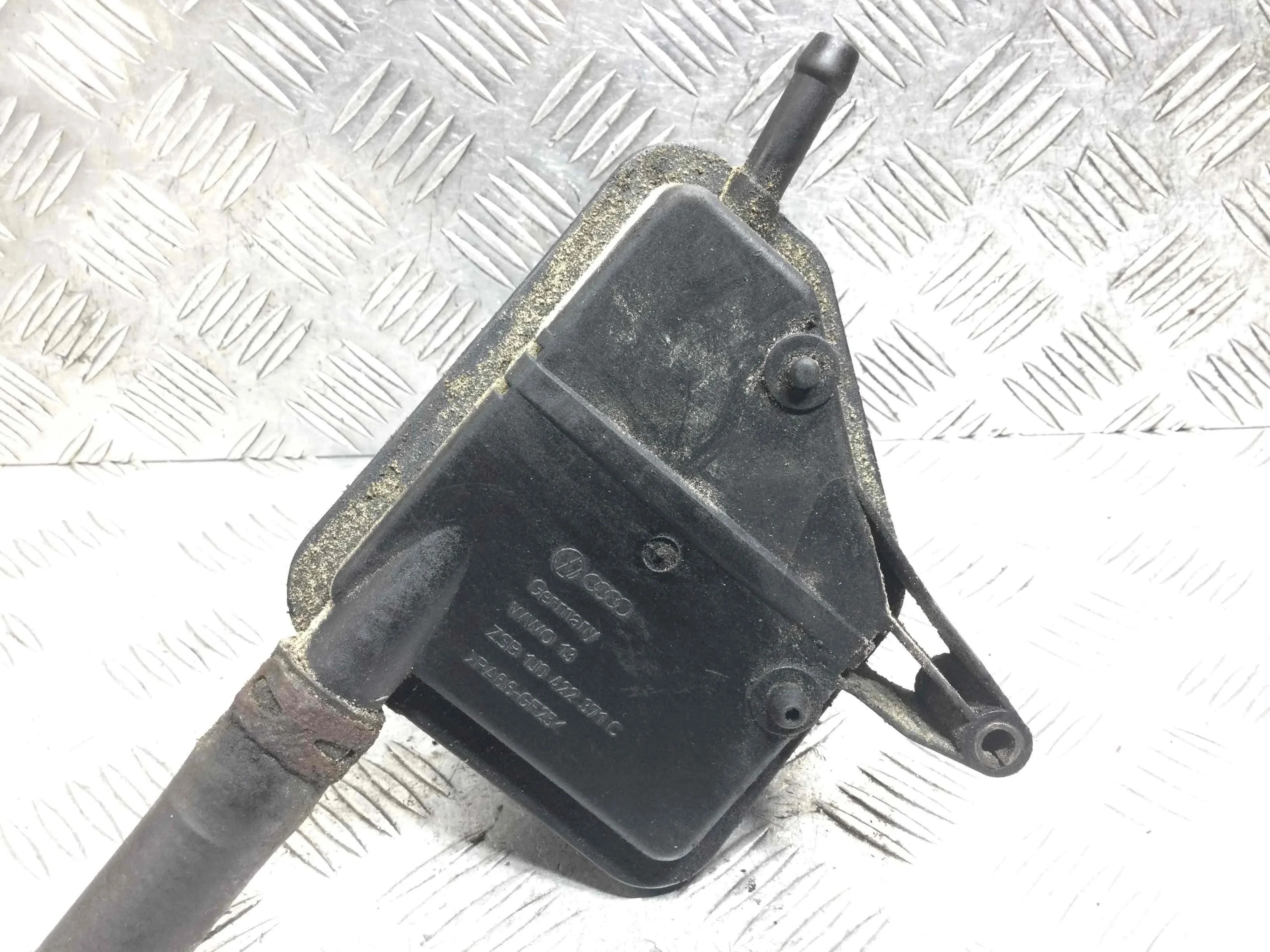 Бачок гидроусилителя Volkswagen Golf 4 поколение (1997-2004) бензин 1.4 i Механика Х/б