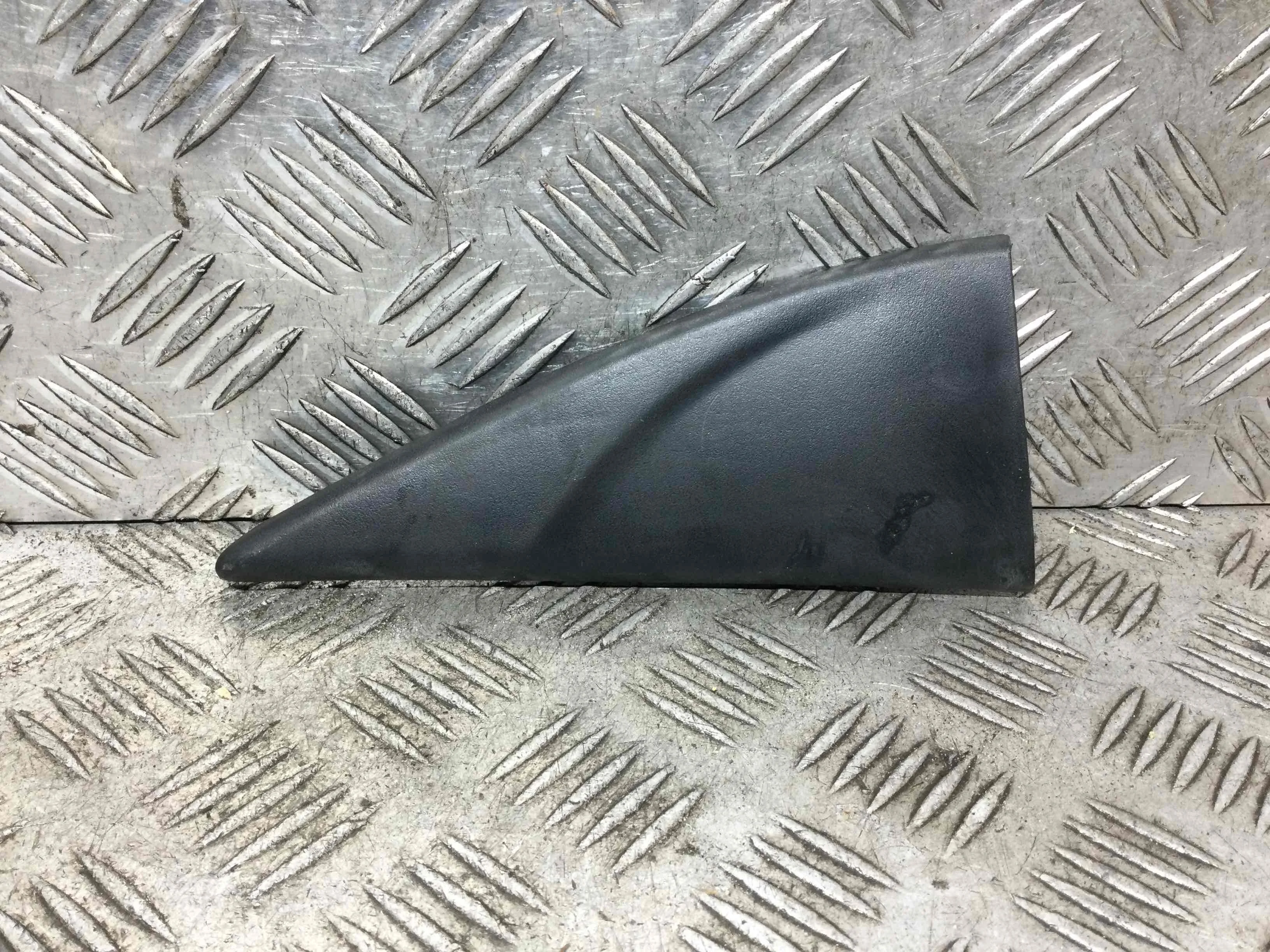 Накладка двери задней правой Ford Focus 1 поколение [рестайлинг] (2001-2005) бензин 1.6 i Механика 5-дв, х/б