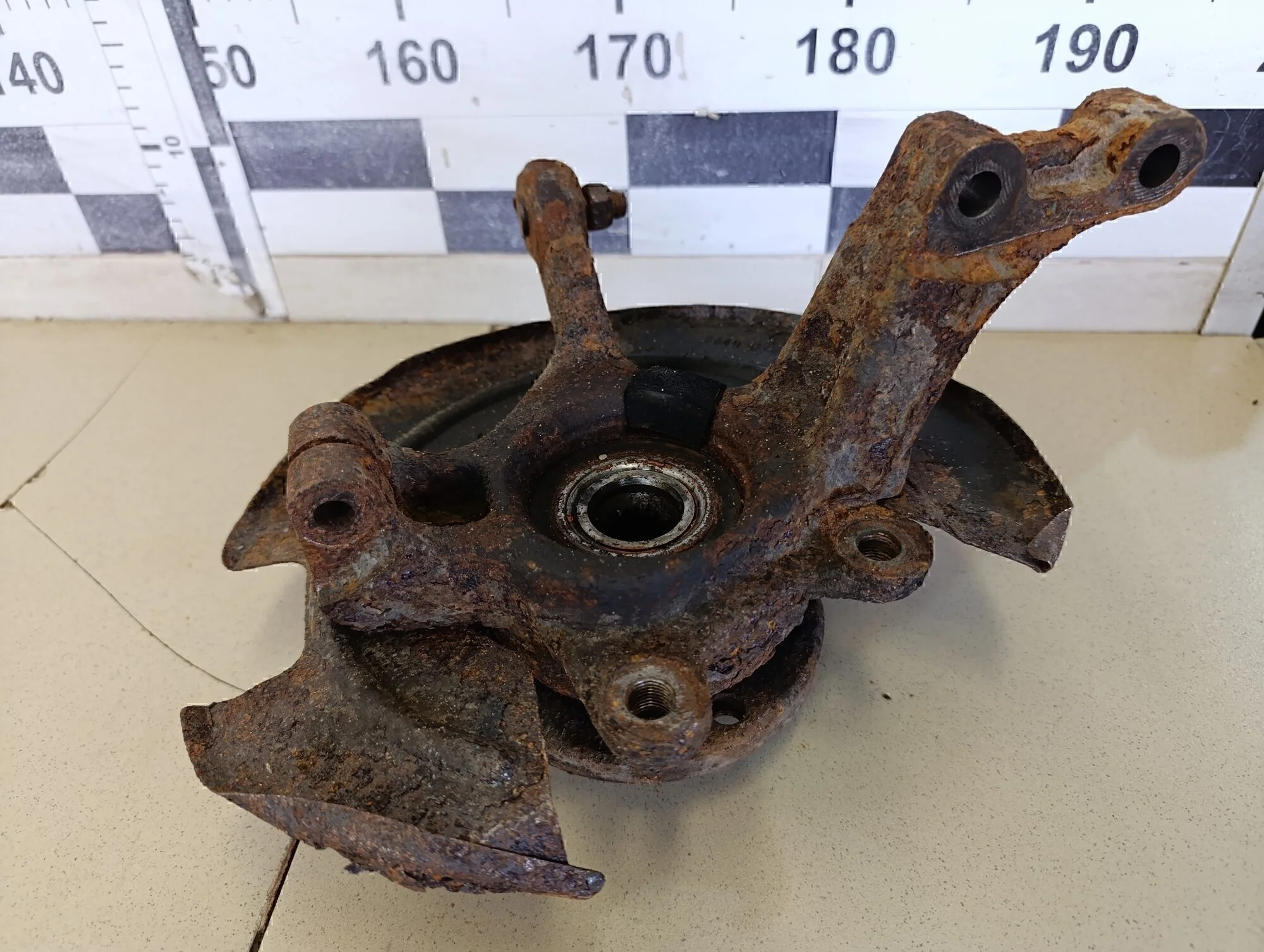 Кулак поворотный передний левый Logan 2005-2014