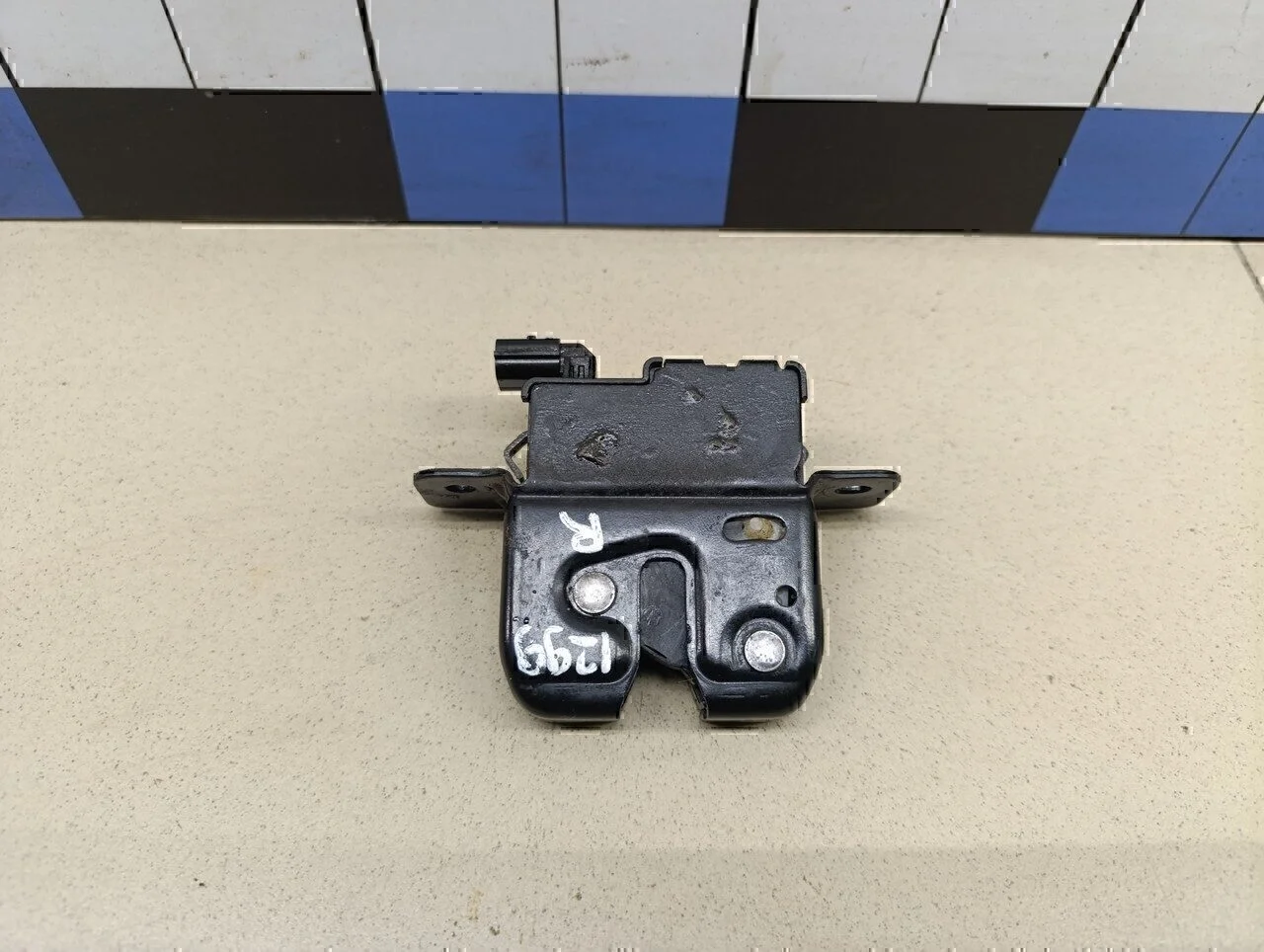 Замок багажника Duster 2012>