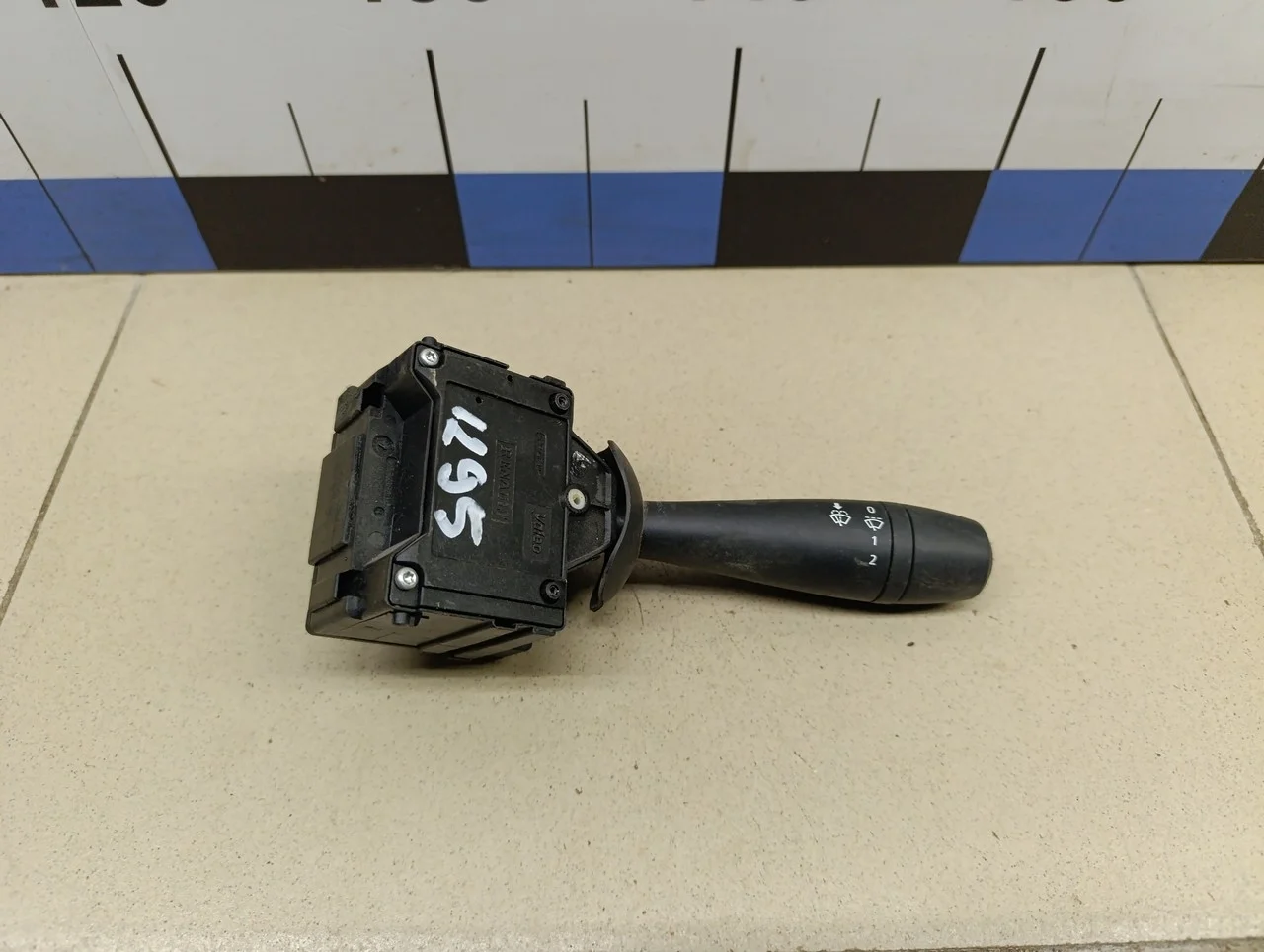 Переключатель стеклоочистителей Duster 2012>