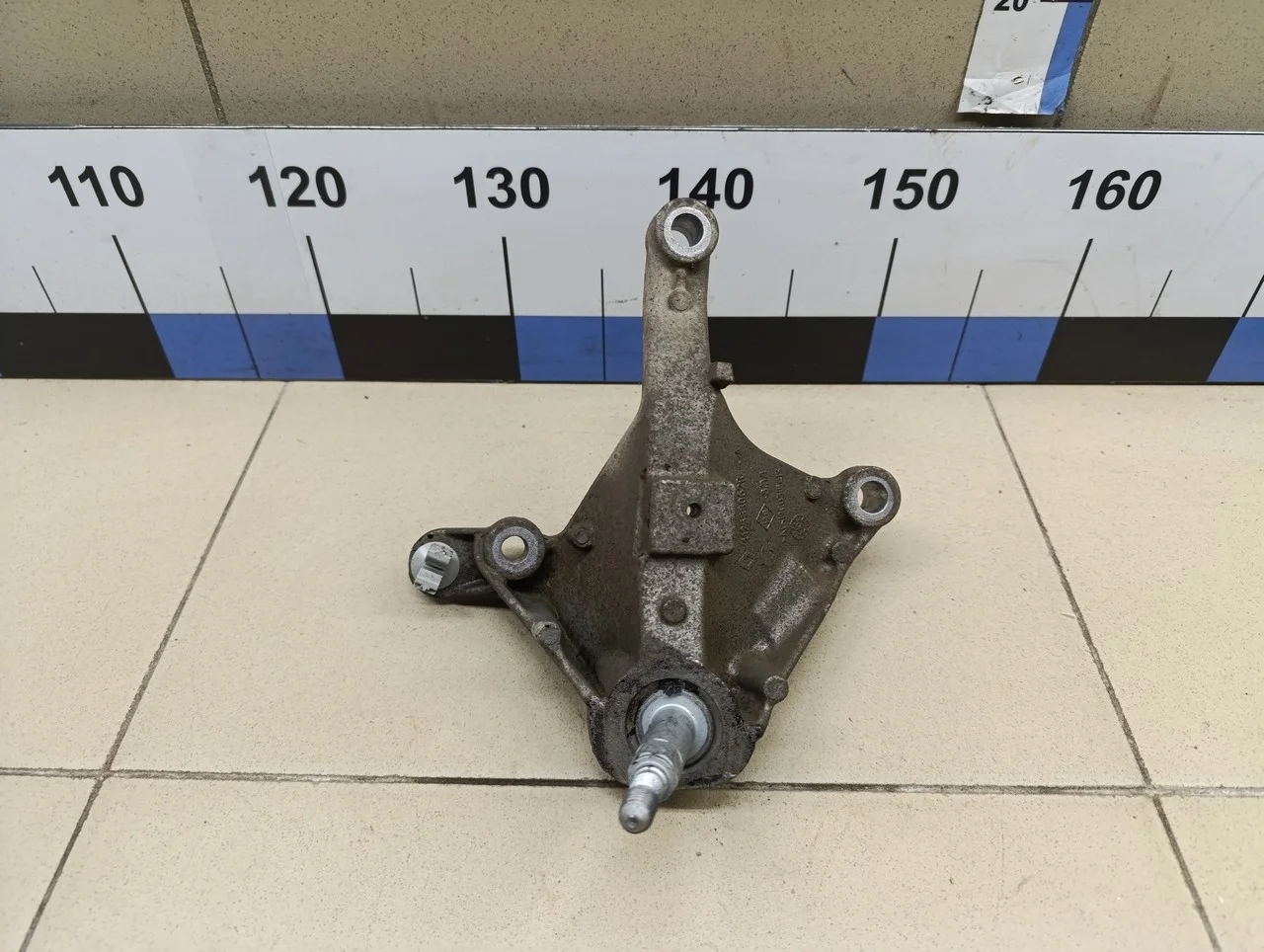 Кронштейн КПП левый Duster 2012>