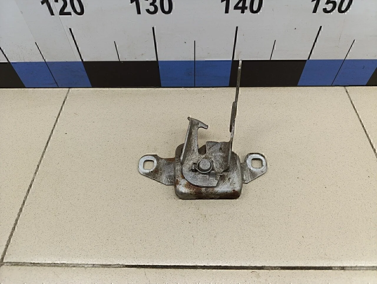 Замок капота Duster 2012>