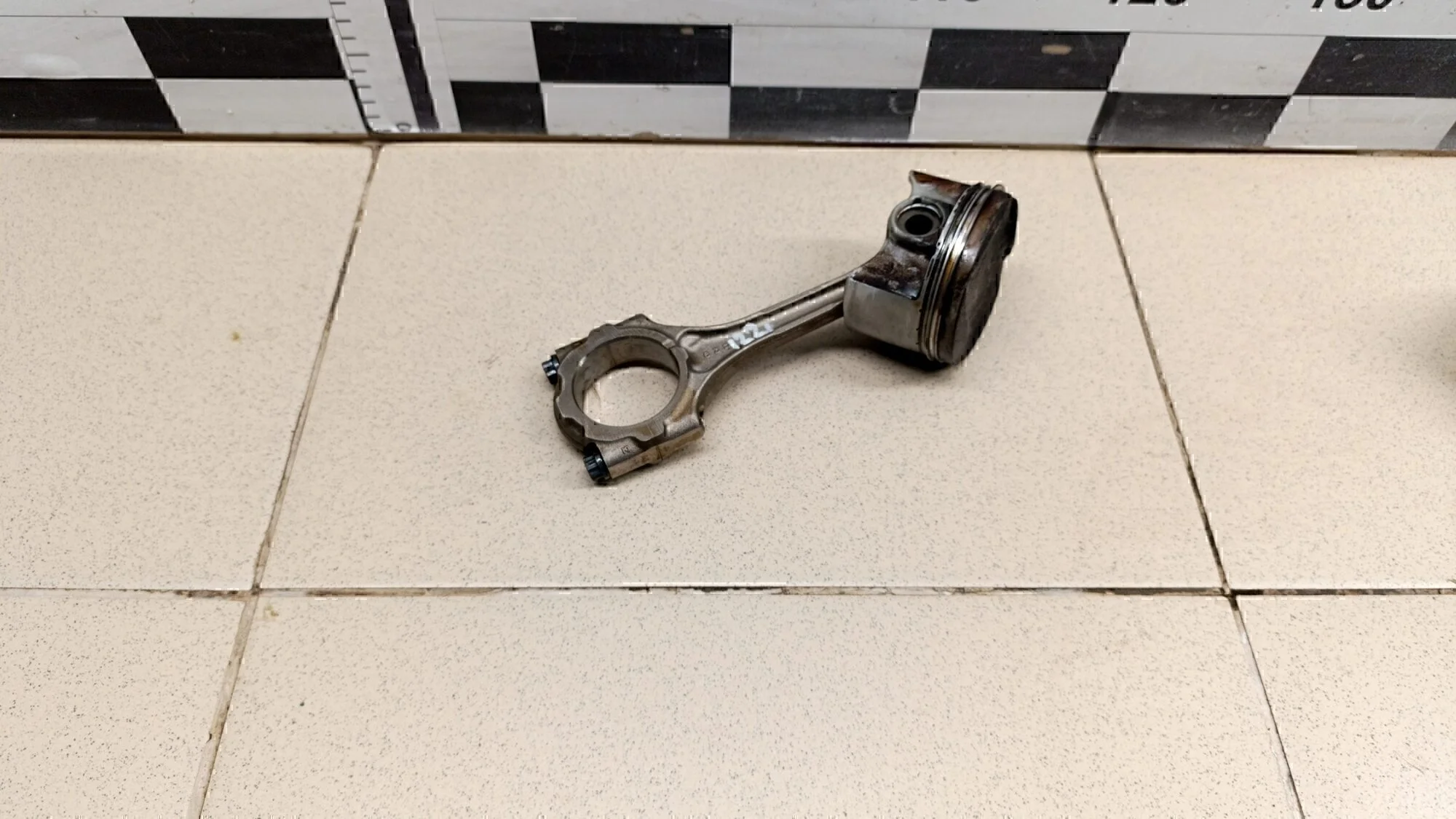 Поршень с шатуном Auris (E15) 2006-2012