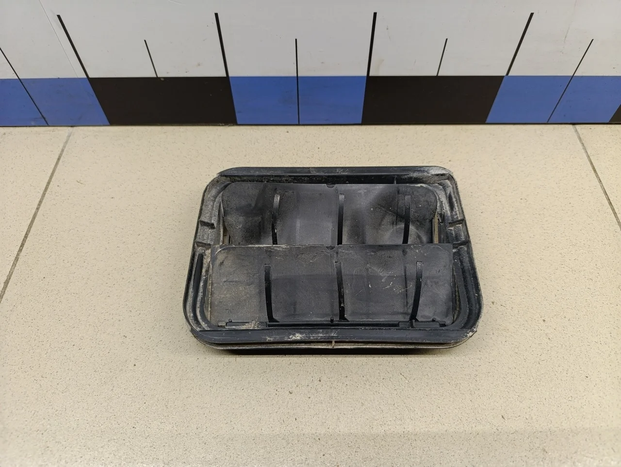 Решетка вентиляционная Logan 2005-2014