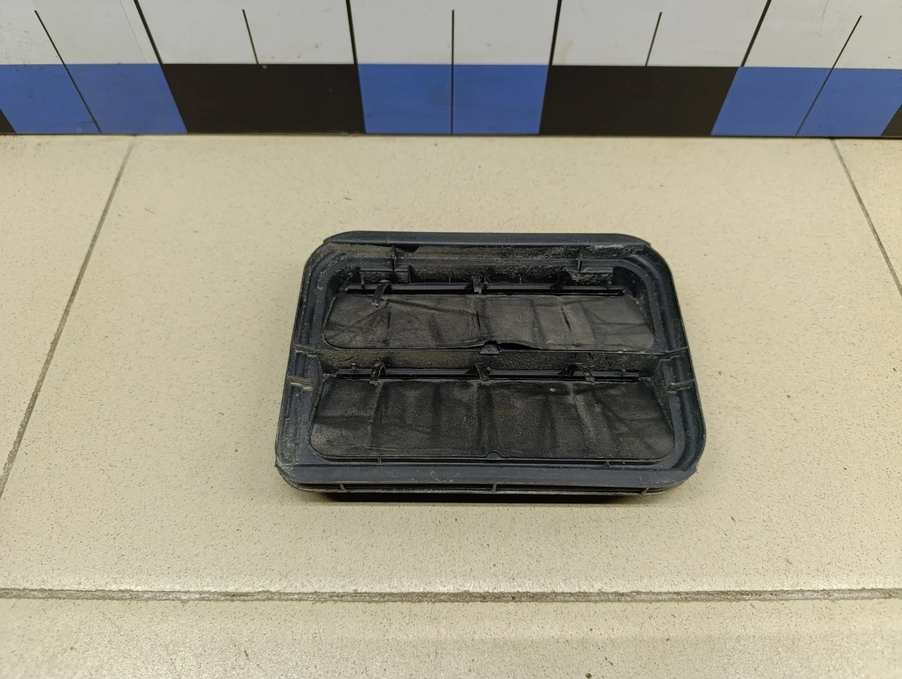 Решетка вентиляционная Logan 2005-2014