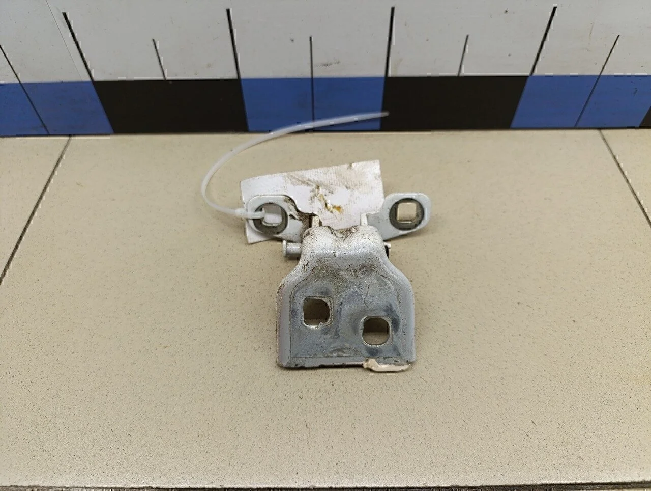 Петля двери Duster 2012>