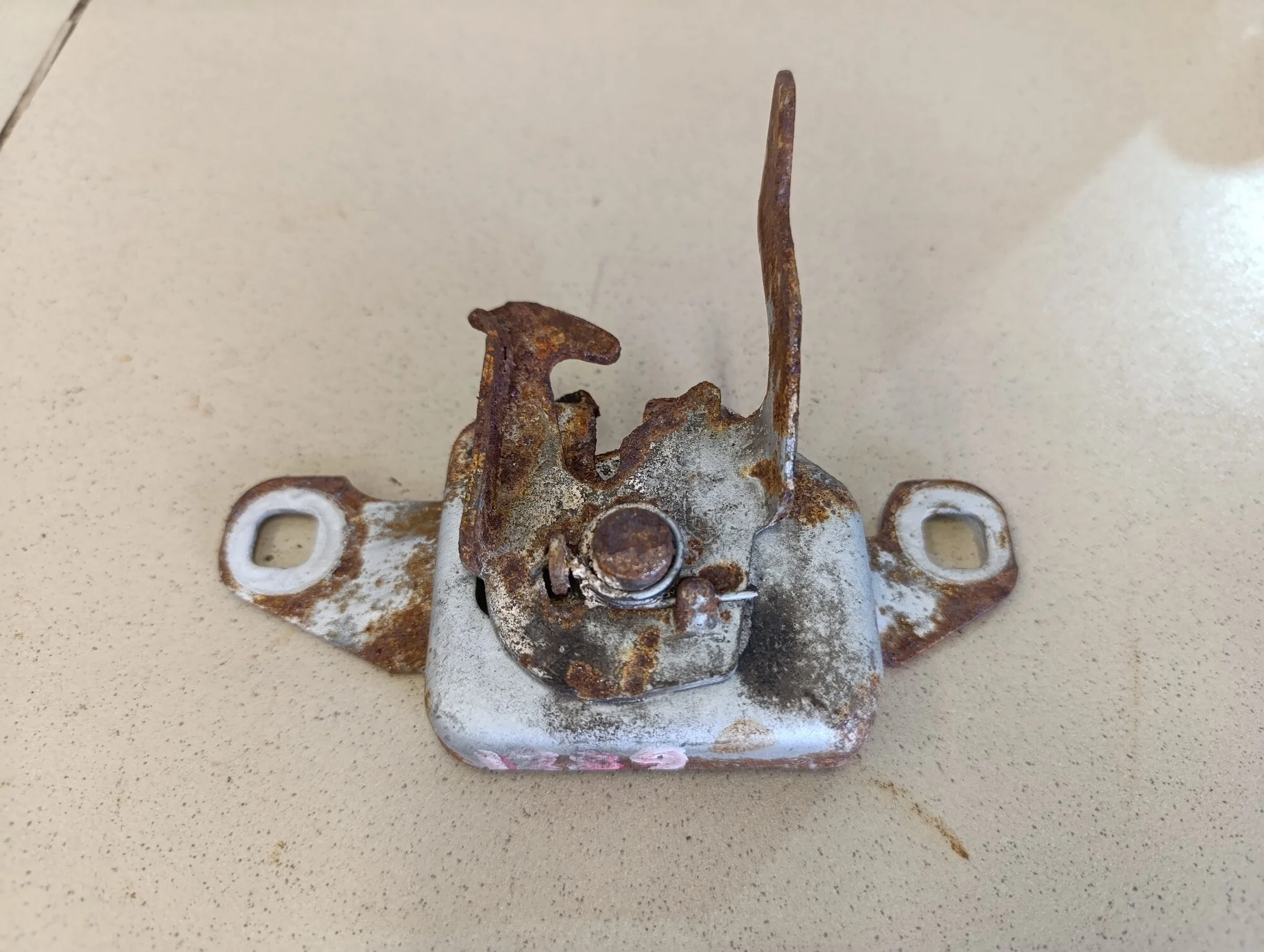 Замок капота Logan 2005-2014