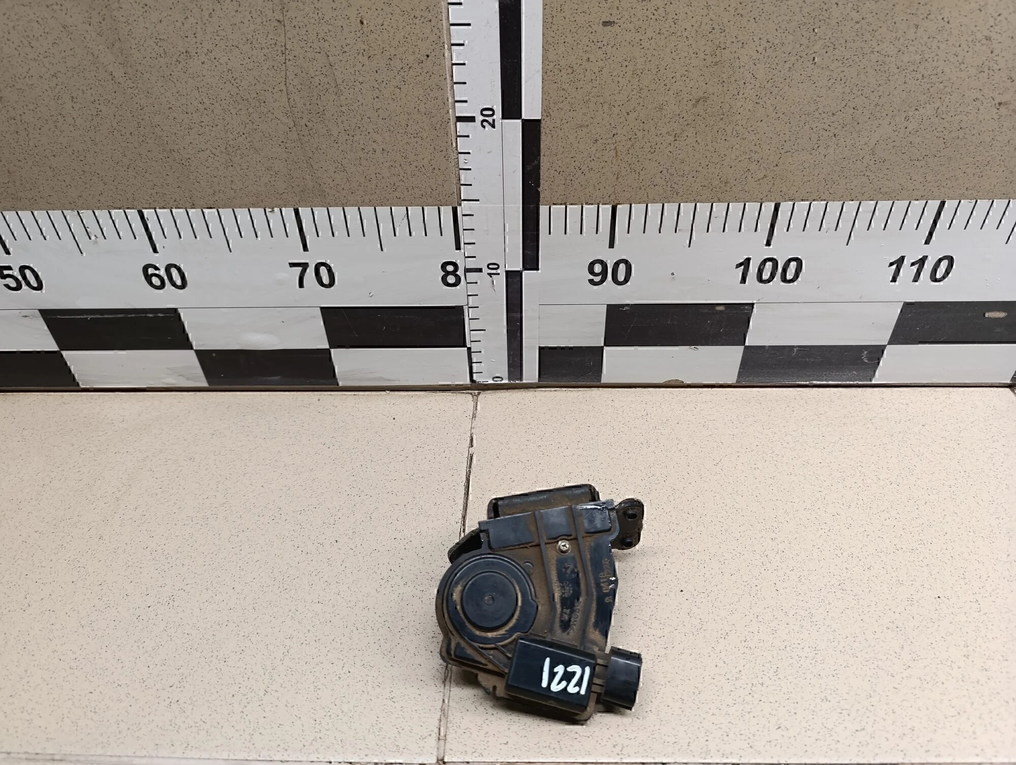 Замок двери багажника Auris (E15) 2006-2012