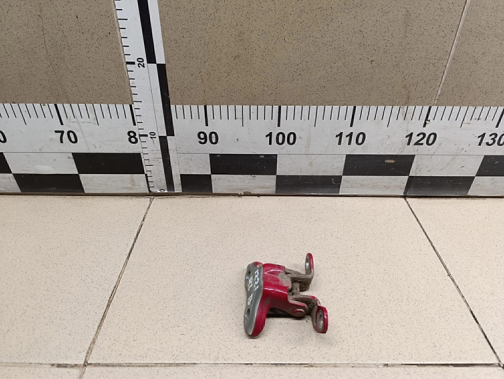 Петля двери задней левой верхняя Avensis II 2003-2008