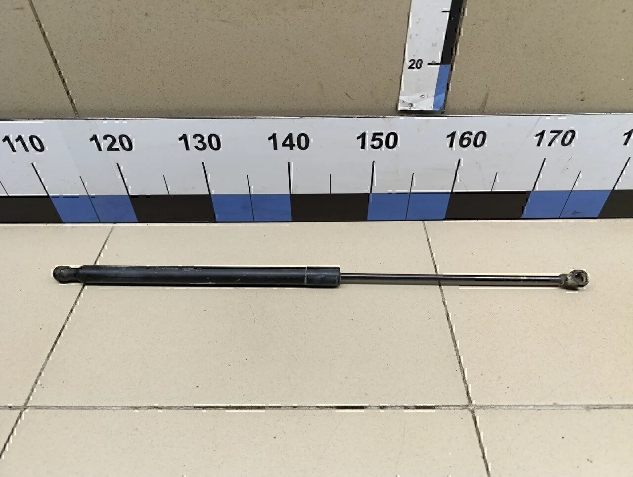 Амортизатор капота Logan II 2014>