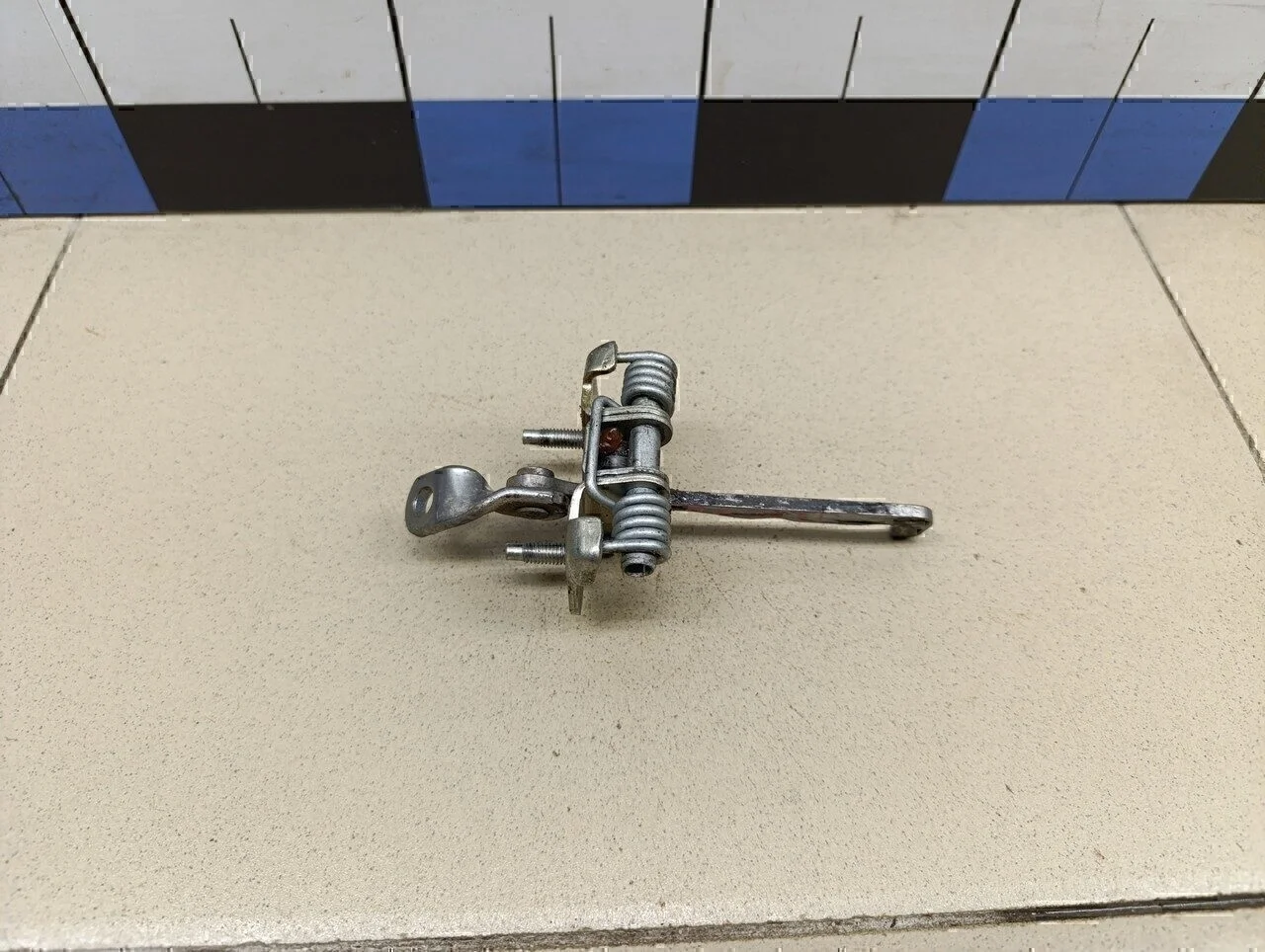 Ограничитель двери Duster 2012>