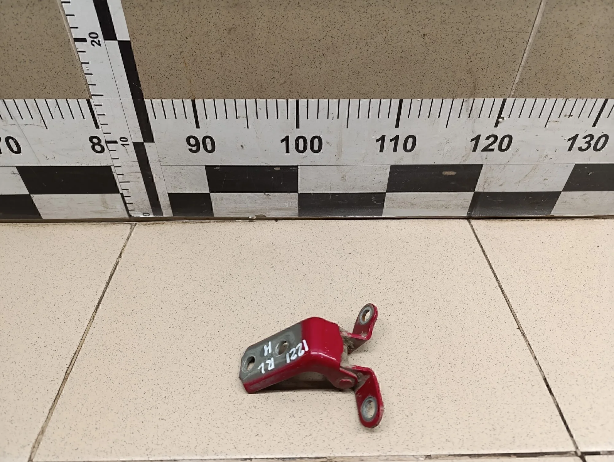 Петля двери задней левой нижняя Avensis II 2003-2008