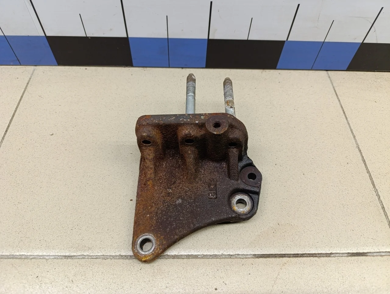 Кронштейн двигателя правый ASX 2010-2016