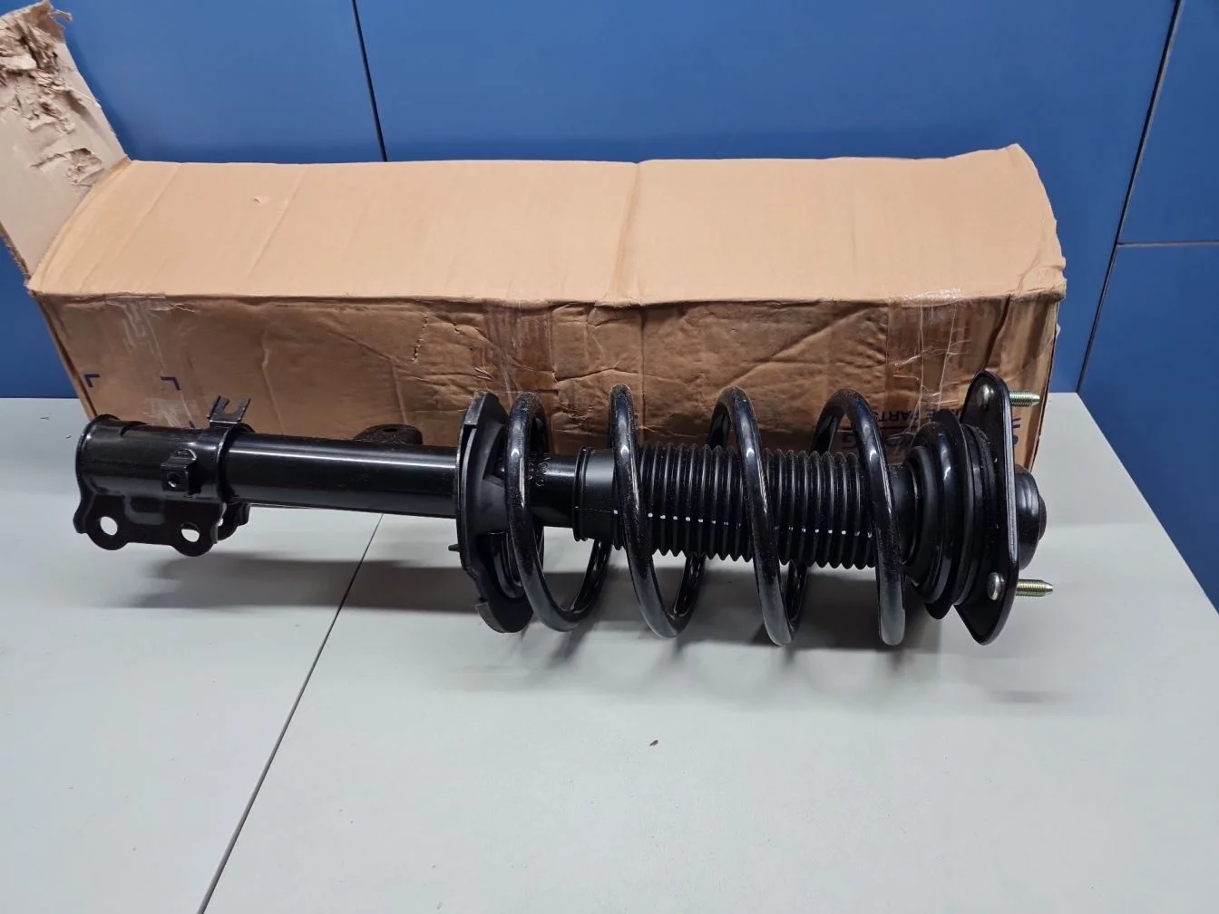 Амортизатор передний левый для SsangYong Actyon New 2010-