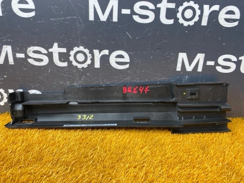 Кронштейн радиатора BMW 3-Series 2013 17117600537 F30 N20B20B, правый