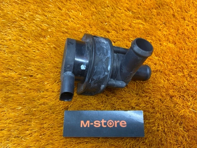 Помпа дополнительная Audi Q5 2010 06H965561 8R CDN