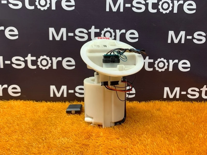 Бензонасос Mercedes-Benz C-Class 2009 A2044700294 W204 271.950, правый