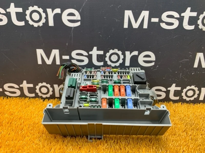 Блок предохранителей Bmw 3-Series 2006 6906624 E90 N46B20B