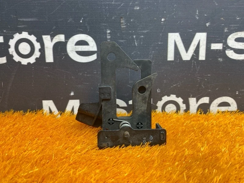 Крюк капота Mercedes-Benz C-Class 2009 A2048800064 W204 271.950