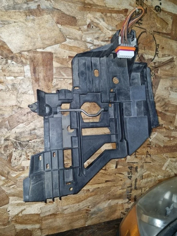 Площадка фары Porsche Cayenne 2005 955