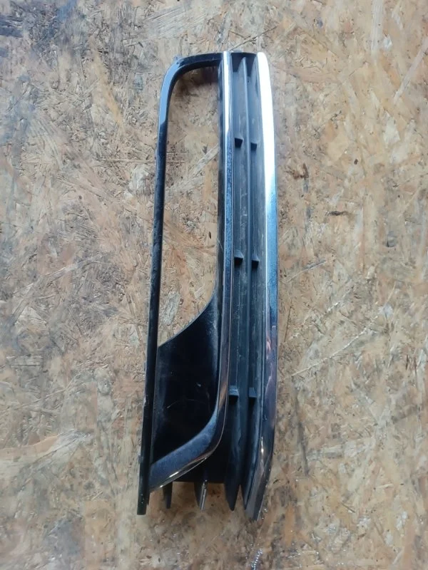 Решетка бампера Volkswagen Passat 2012 365