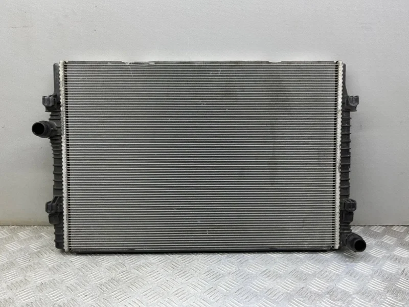 Радиатор охлаждения Audi A3 8V