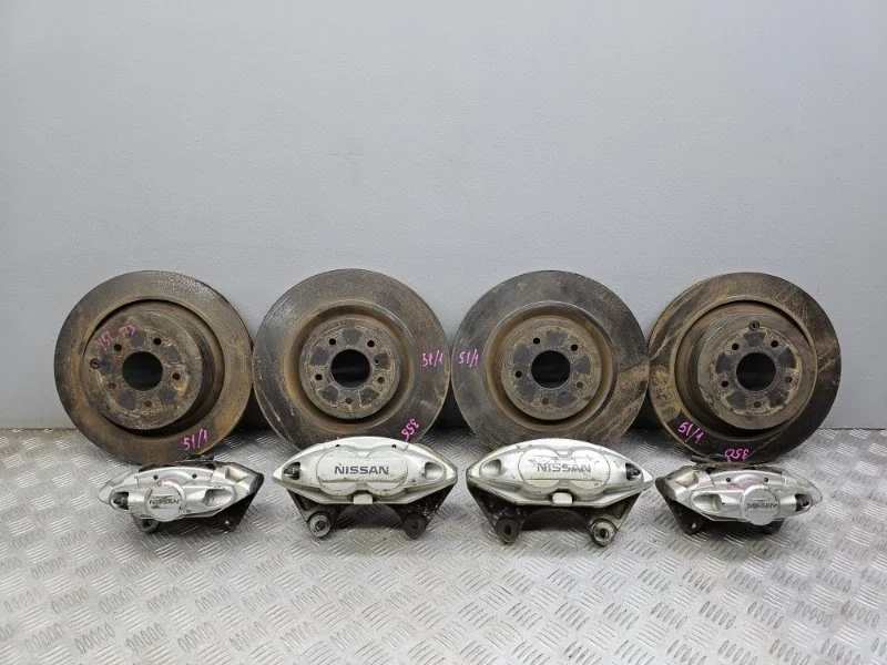 Тормоза комплект Nissan Skyline V36